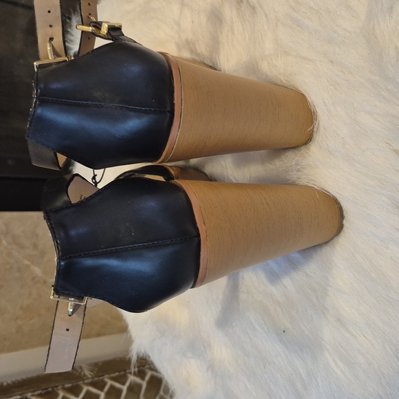 Express Black Chunky Heel Sandals - Picture 4 of 8